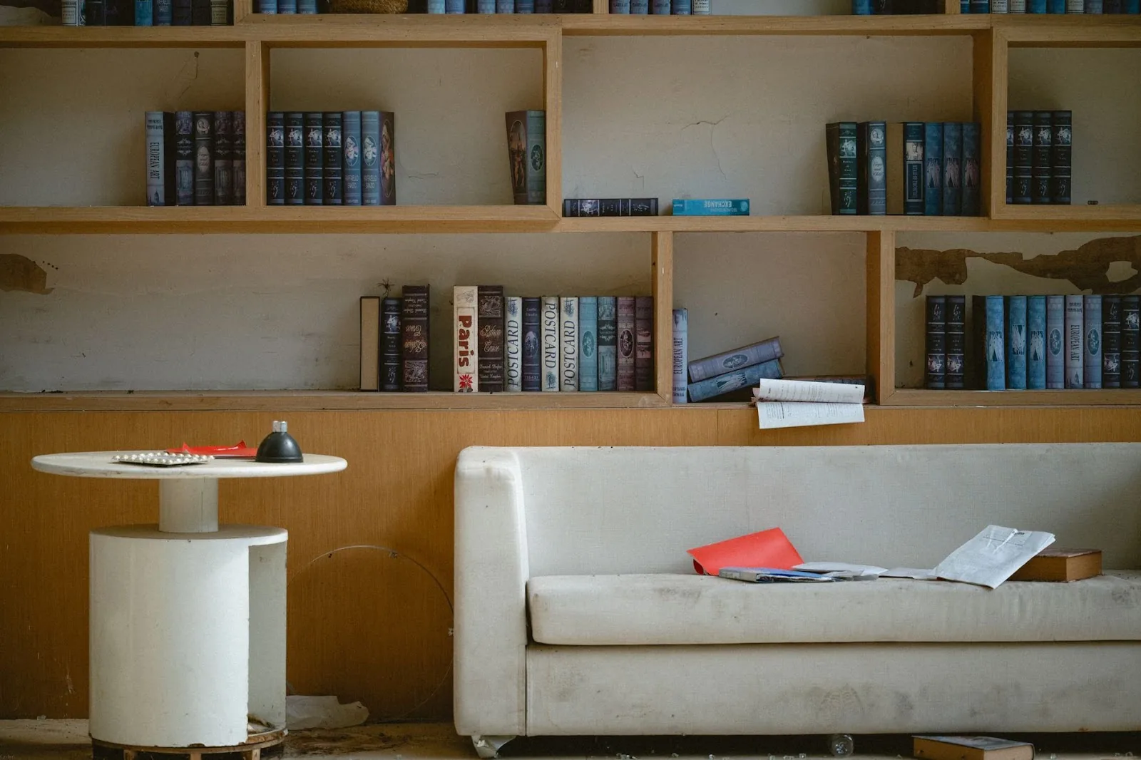 A cozy vintage room with a large bookshelf and sofa. Perfect for literature enthusiasts.